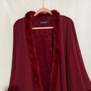 Merigold Kiss Burgundy Faux Fur Trim Cape, Size L, NWOT, MAKE AN OFFER!!!
